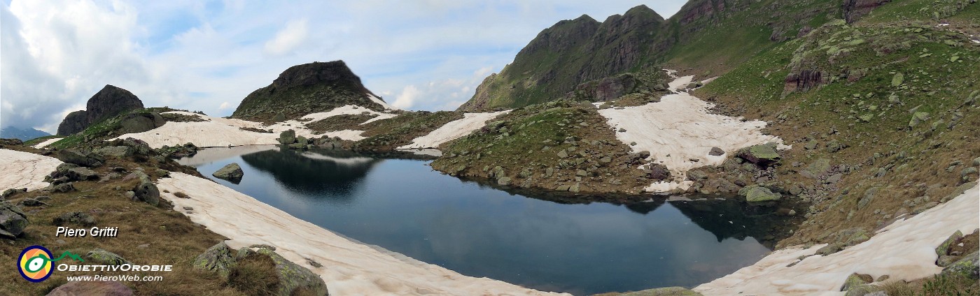 41 Vista panoramica sul Lago di Pietra Quadra in disgelo avanzato.JPG